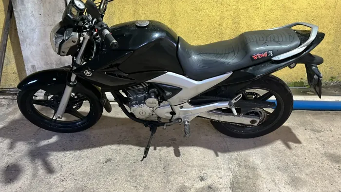 Aceita cartão.Fazer 250 revisada ,kit novo, ipva pago até 2027