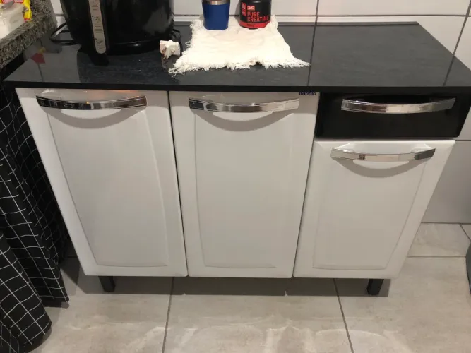 Itatiaia Rose TRP 1,05 balcão 3 portas 1 gaveta com tampo cor preto