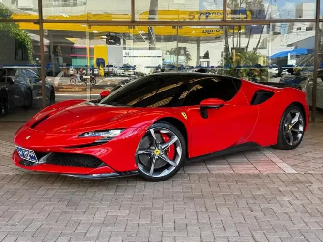 Ferrari SF 90 Stradale 4.0 V8 Bi-turbo (híbrido) 2022