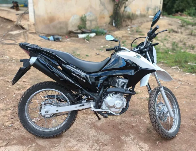 Moto tudo em dia sem detalhes