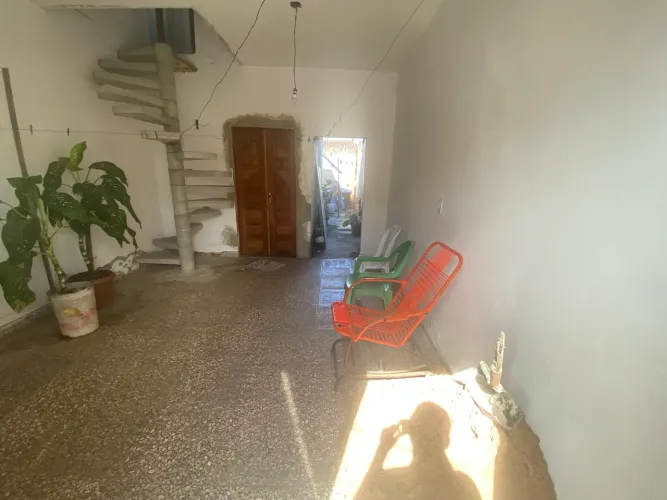 Vende-se Casa de Andar