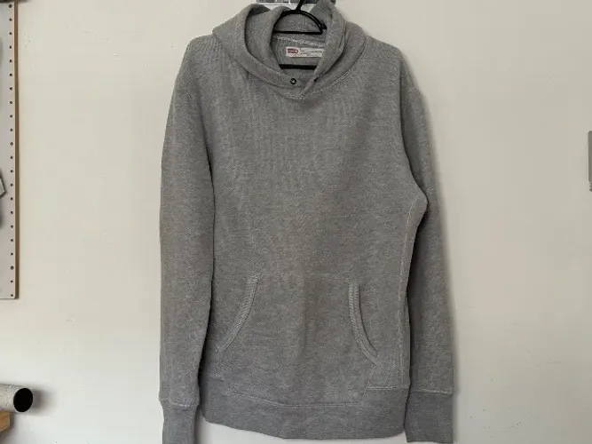 Modelom Levi's cor cinza tamanho M original