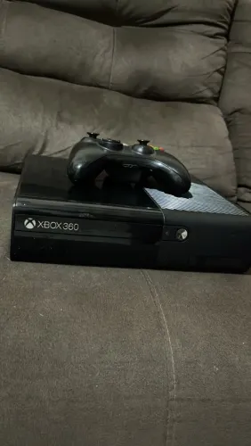 Xbox 360 SLIM + 4 Jogos + Controle