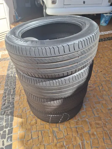 4 pneus 215 / 55 R 17 Michelin