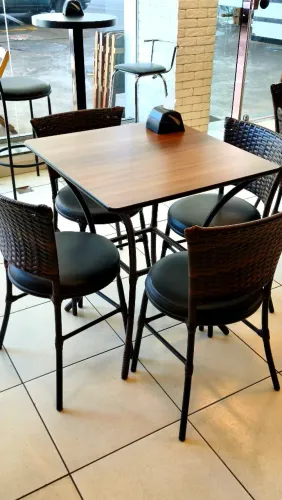 JOGO DE MESAS PARA CAFETERIA/RESTAURANTE EM PERFEITO ESTADO