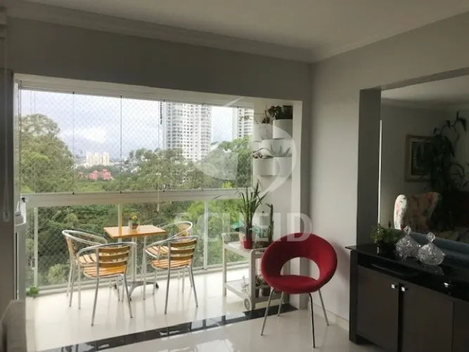 Aluga-se apartamento reformado , condomínio chácara das flores