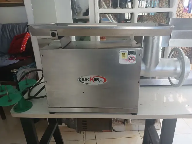 VENDE MOEDOR, BALANÇA E AMACIADOR DE BIFE