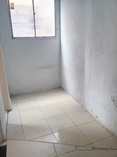 Kitnet quarto pequeno com banheiro
