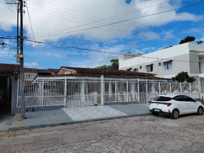 Casa com piscina em condomínio fechado no bairro do Souza