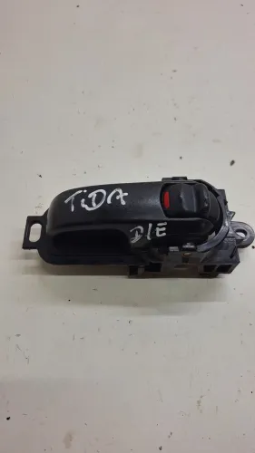 Maçaneta Interna Dianteira Esquerda Nissan Tiida 2011 Dianteira