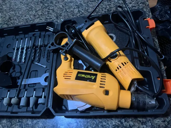 Vendo kit furadeira + lixadeira 220V,vai com 3 disco de corte