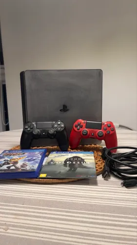 Vendo PS4 Slim 500Gb 2 controles 3 jogos