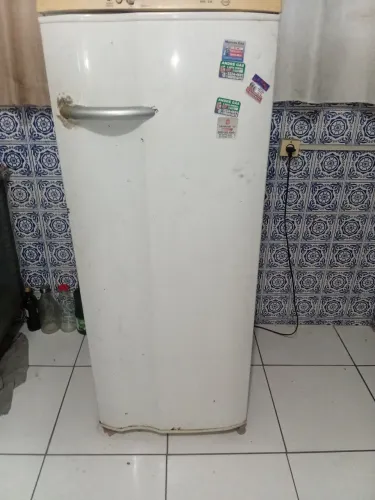 Geladeira Electrolux 2.8 bom estado 