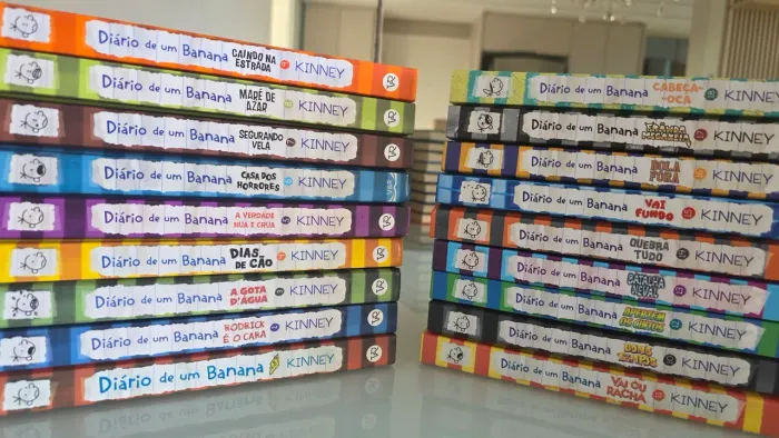 Livros coleção Diário de um Banana. 1 ao 18 capa dura.