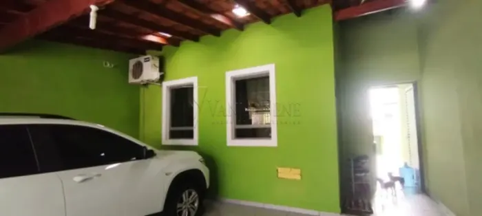 Seu Novo Lar Está Aqui: Casa à Venda com Charme e Conforto