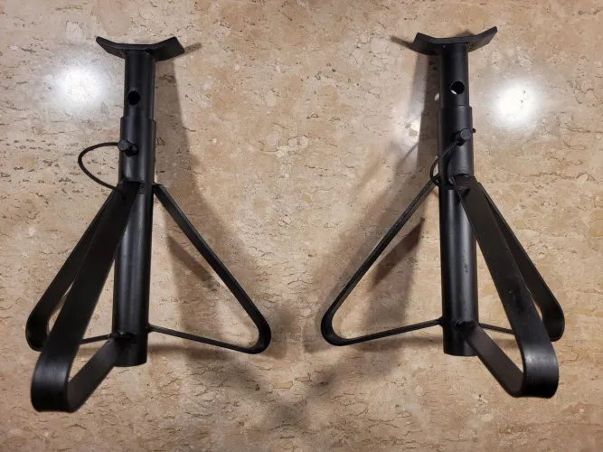 Par de cavaletes automotivos 1.5 ton com altura ajustável (mín 28 cm, máx 46 cm)<br><br>