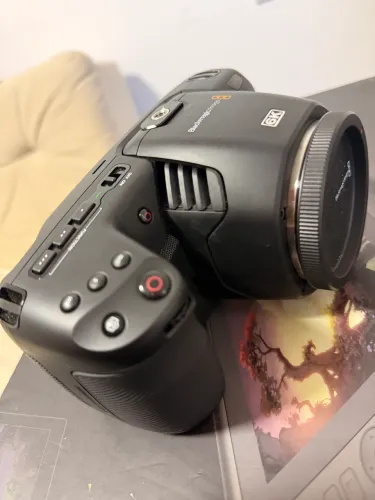 Blackmagic Pocket Cinema 6k G1- Super 35 EF - SEMI NOVA