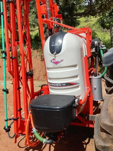 Pulverizador Kuhn 800l ano 2019 elétrico hidráulico