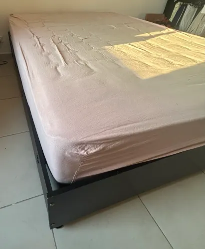 Cama de casal (sem colchão)