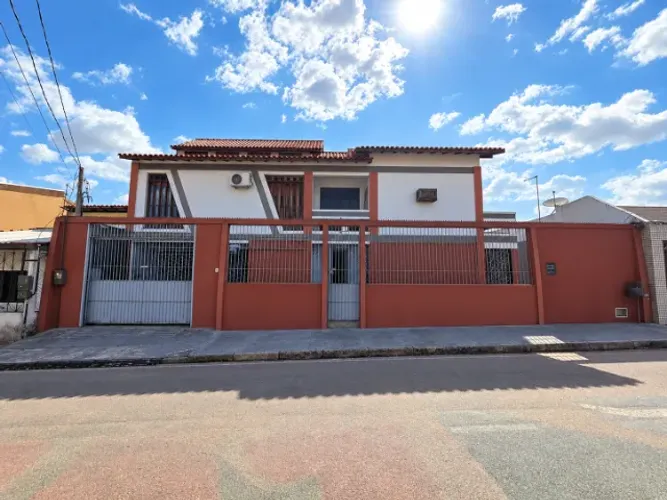 ALUGA - Casa Rua Dionísio Bentes, próximo à Avenida Almirante
