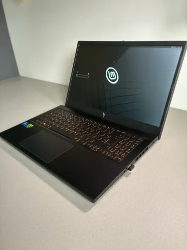 Notebook Gamer Acer Nitro V15 RTX 4050 i5-13420H 24GB 1TB - Impecável