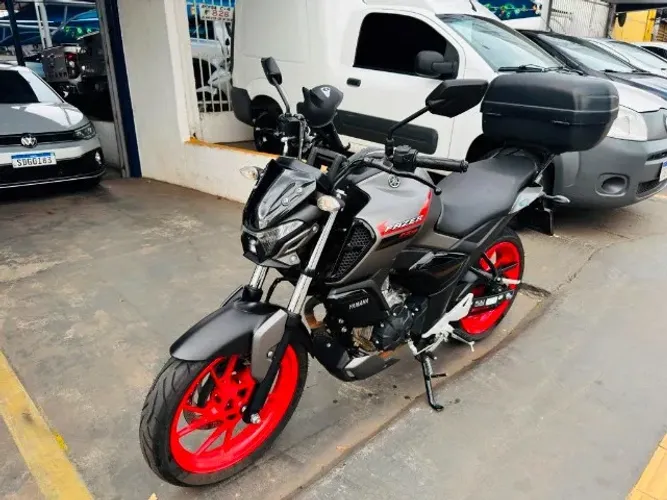 YAMAHA FZ25 FAZER ABS 2025/2025 FAZER 150 NOVISSIMA COM KM DE 5.122 E IPVA PAGO