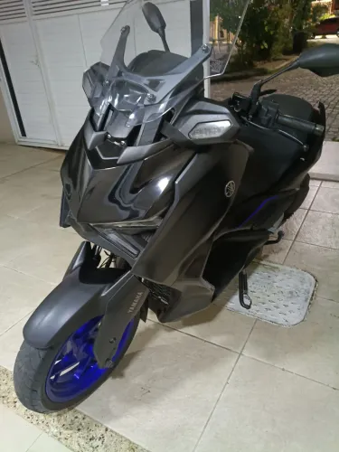 Moto Xmax 300cc muito nova / único dono 