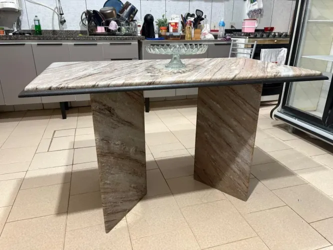 Mesa de mármore
