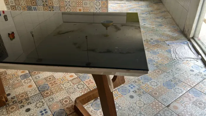 Mesa com vidro em cima
