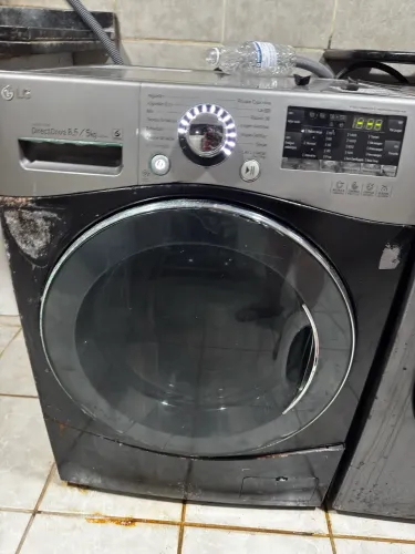 Máquina de lavar. Leia o anúncio