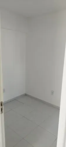 Alugo quarto com mobília