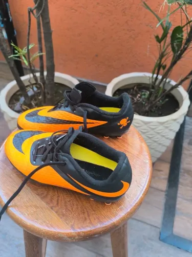 Chuteira Nike N33