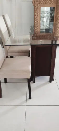 Mesa e cadeiras de madeira 6 lugares