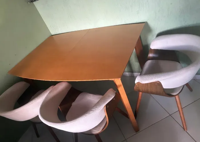 Mesa de jantar 6 cadeiras