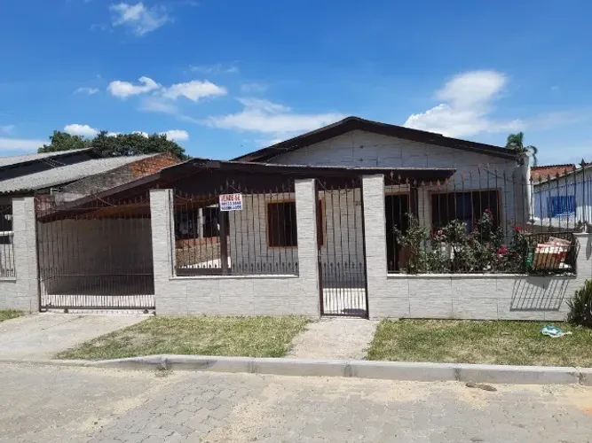 Vende-se casa e aceito troca por casa na Praia e Carro