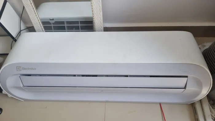 Vendo ar condicionado de 9 mil btus Eletrolux, falar pelo WhatsApp *