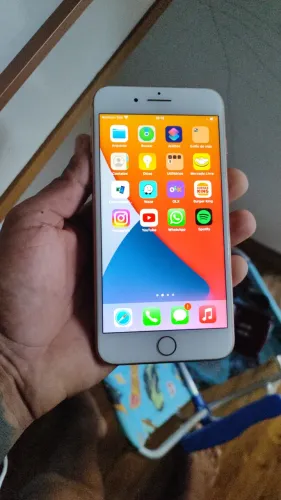 Vendo iPhone 8plus funcionando perfeitamente bateria em 100% nova, 450,  *