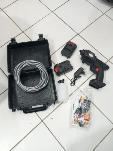 LAVADORA PORTÁTIL COM 2 BATERIAS ?
