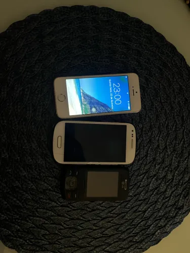 iPhone 5s + Samsung + LG antigos para peças ou reparo