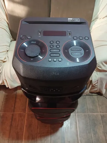 Vendo caixa de som LG xboom semi nova