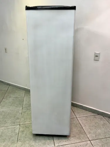 freezer slim funcionando perfeitamente com 7 espaços completo 