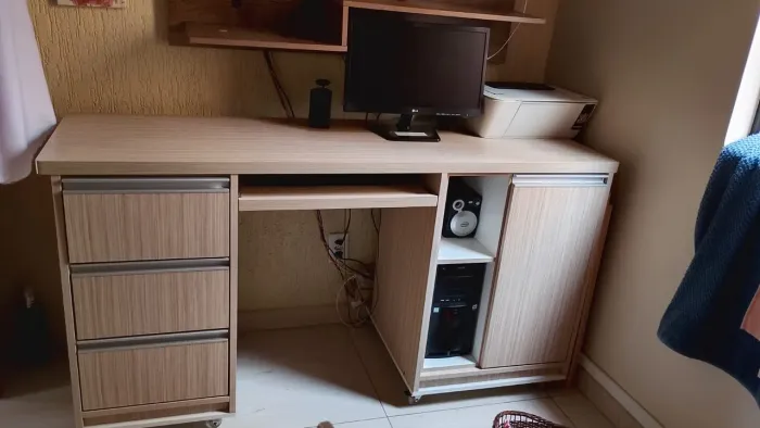 Mesa para trabalho em MDF