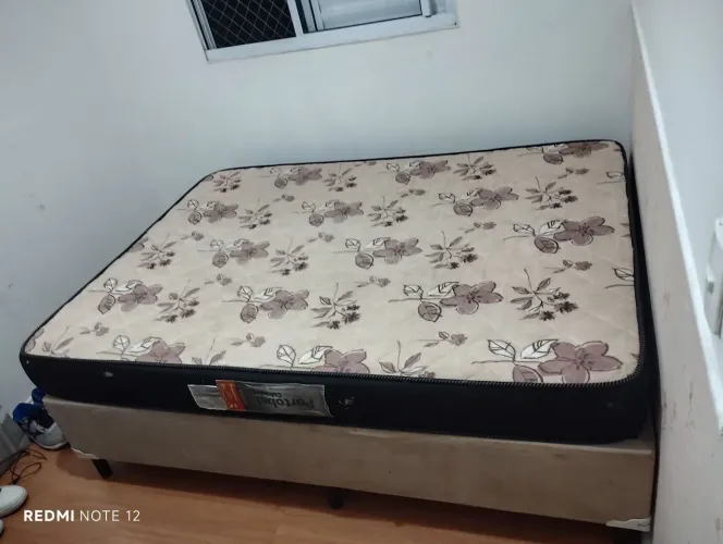 Vendo está cama perfeito estado de conservação.