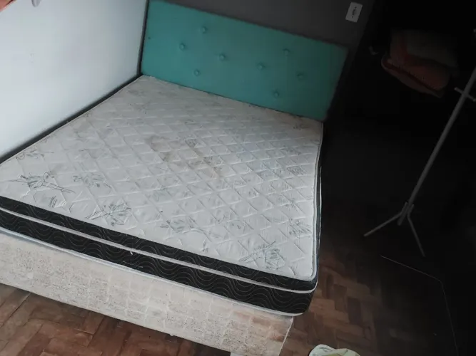 Cama casal com cabeceira