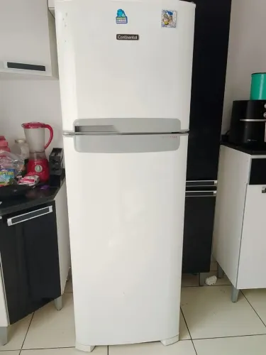 Geladeira continental modelo novo perfeita frost free