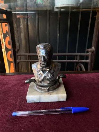 Antigo busto cientista francês Louis Pasteur   (ref:213)