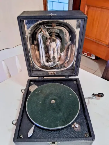Antiga grafonola/gramofone Decca Junior