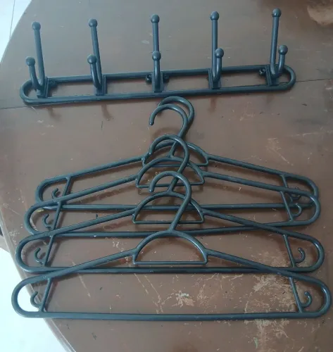 suporte de roupas e cabides