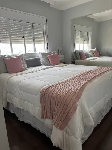 Vende-se cama King Size com box