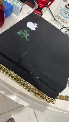 VENDE-SE PS4 POUCO TEMPO DE USO 1 CONTROLE